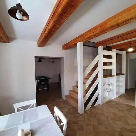 Damal Pri Liptovskej Mare Nyaraló